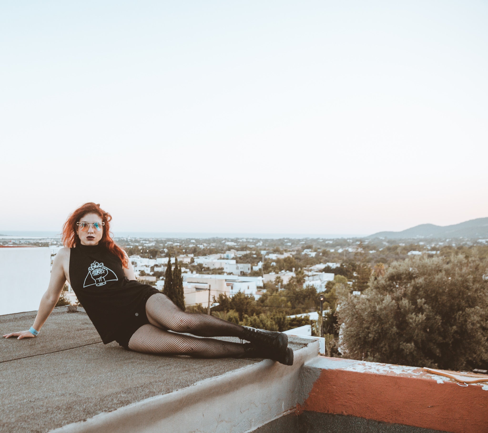 Oracle Women's Mock Neck Tank in Black